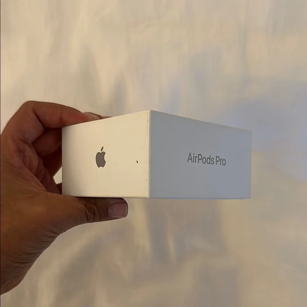 Apple AirPods Pro Box - White